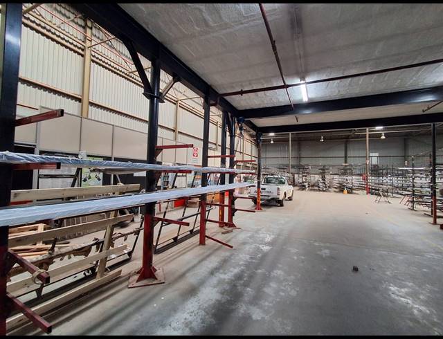 2,400M² WAREHOUSE TO LET IN HERIOTDALE